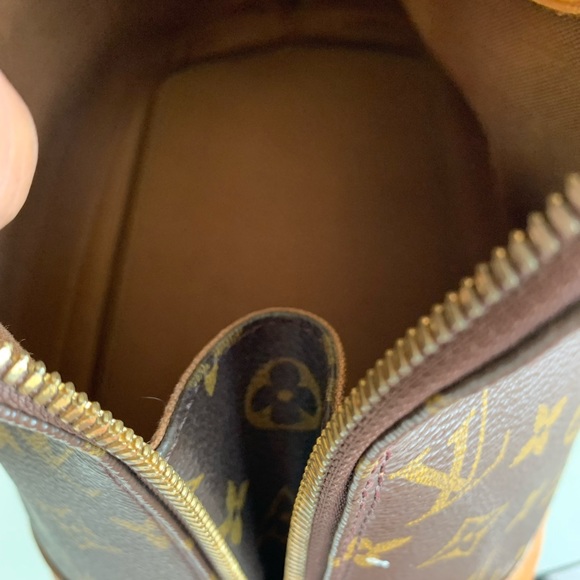 Louis Vuitton - Picture 12 of 14